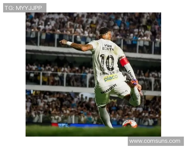 足球巨星进球超然展现非凡实力震撼绿茵场掀起无限热潮