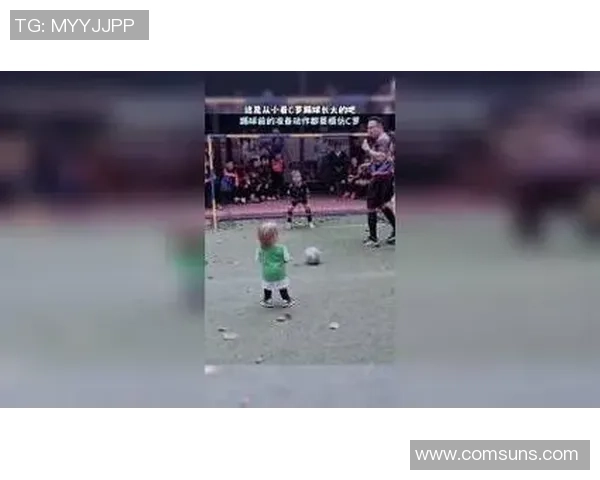 足球明星与萌娃的可爱瞬间对比 谁更能打动你的心